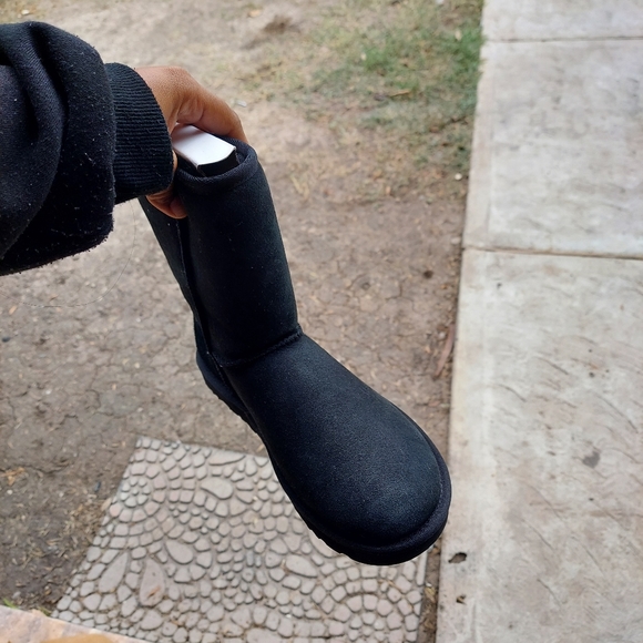 New size 8 classic Ugg boots - Picture 5 of 9